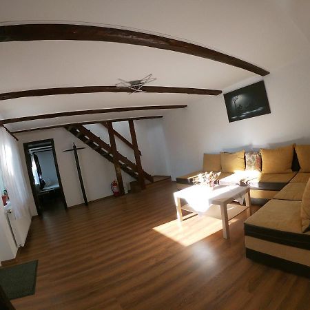 Casa De Oaspeti Laura Rîşnov Exteriör bild