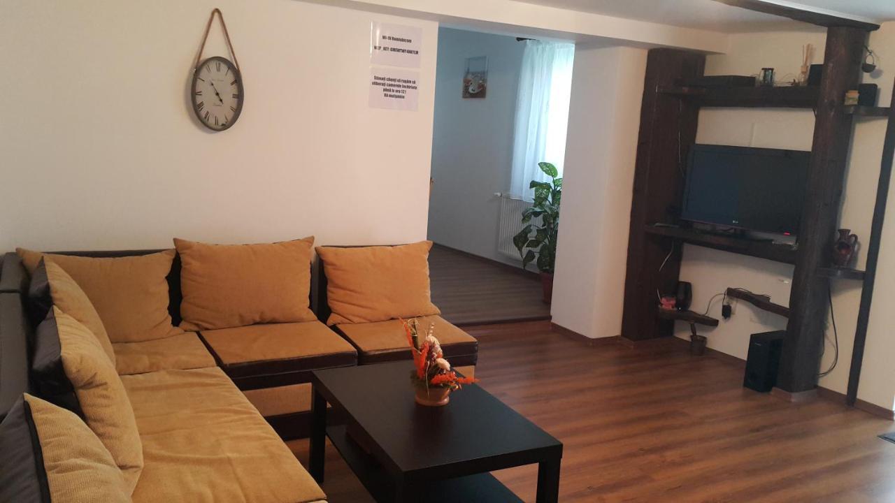 Casa De Oaspeti Laura Rîşnov Exteriör bild