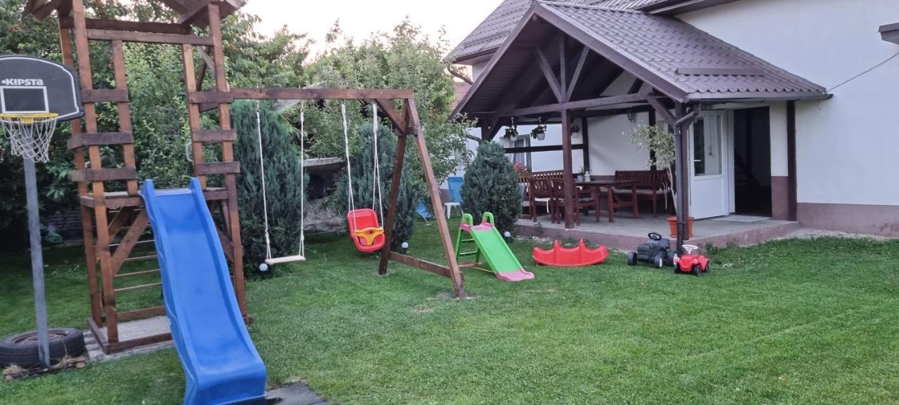 Casa De Oaspeti Laura Rîşnov Exteriör bild