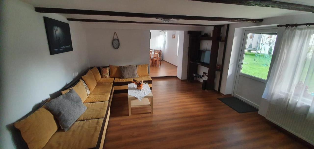 Casa De Oaspeti Laura Rîşnov Exteriör bild