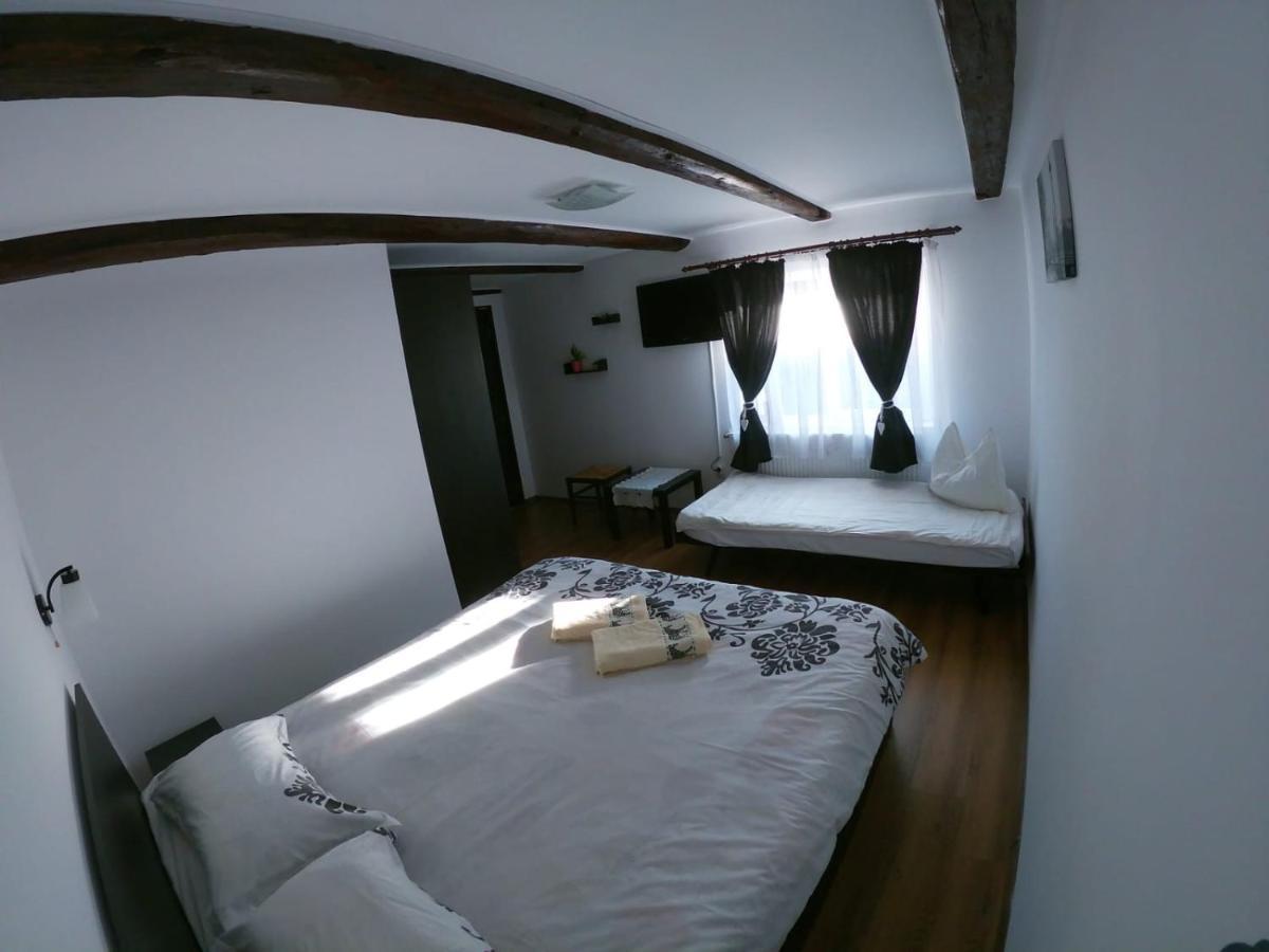 Casa De Oaspeti Laura Rîşnov Exteriör bild