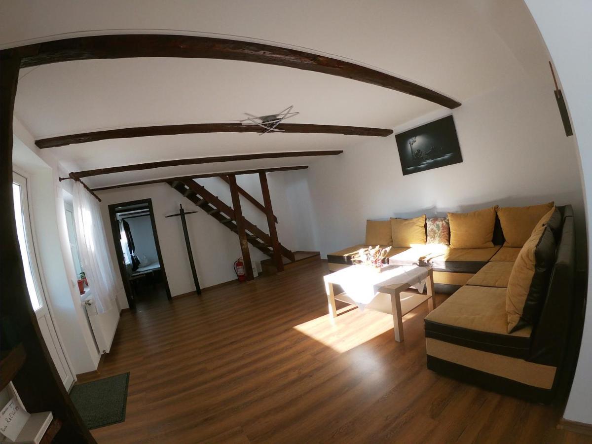 Casa De Oaspeti Laura Rîşnov Exteriör bild