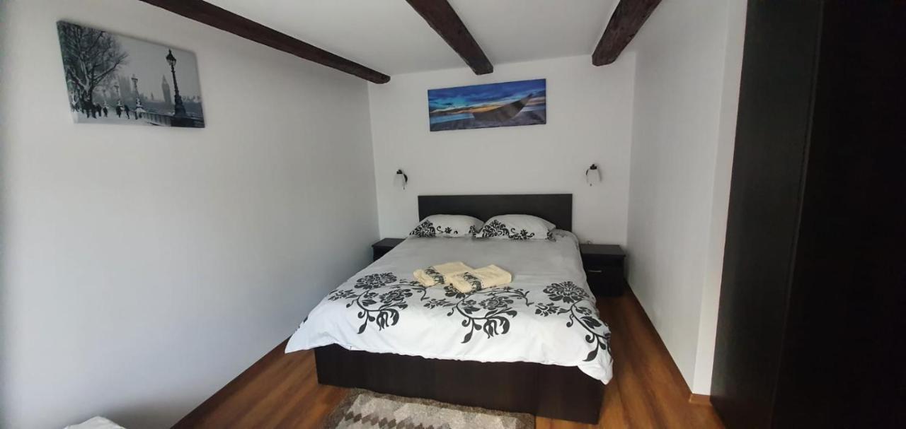Casa De Oaspeti Laura Rîşnov Exteriör bild