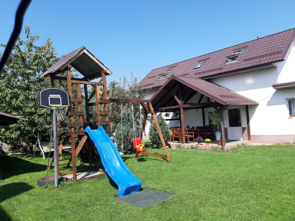 Casa De Oaspeti Laura Rîşnov Exteriör bild