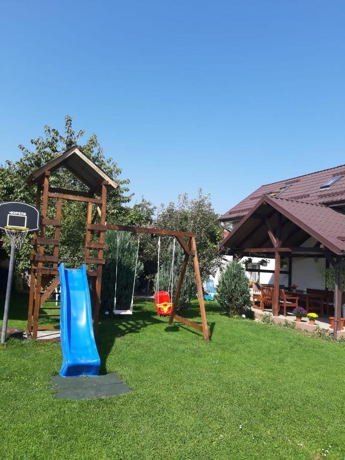 Casa De Oaspeti Laura Rîşnov Exteriör bild