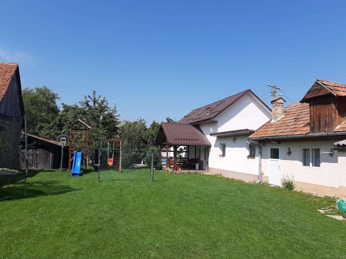 Casa De Oaspeti Laura Rîşnov Exteriör bild