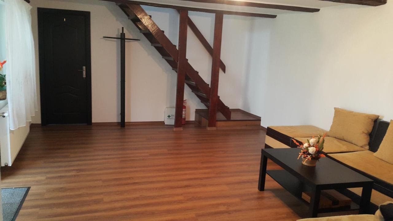 Casa De Oaspeti Laura Rîşnov Exteriör bild
