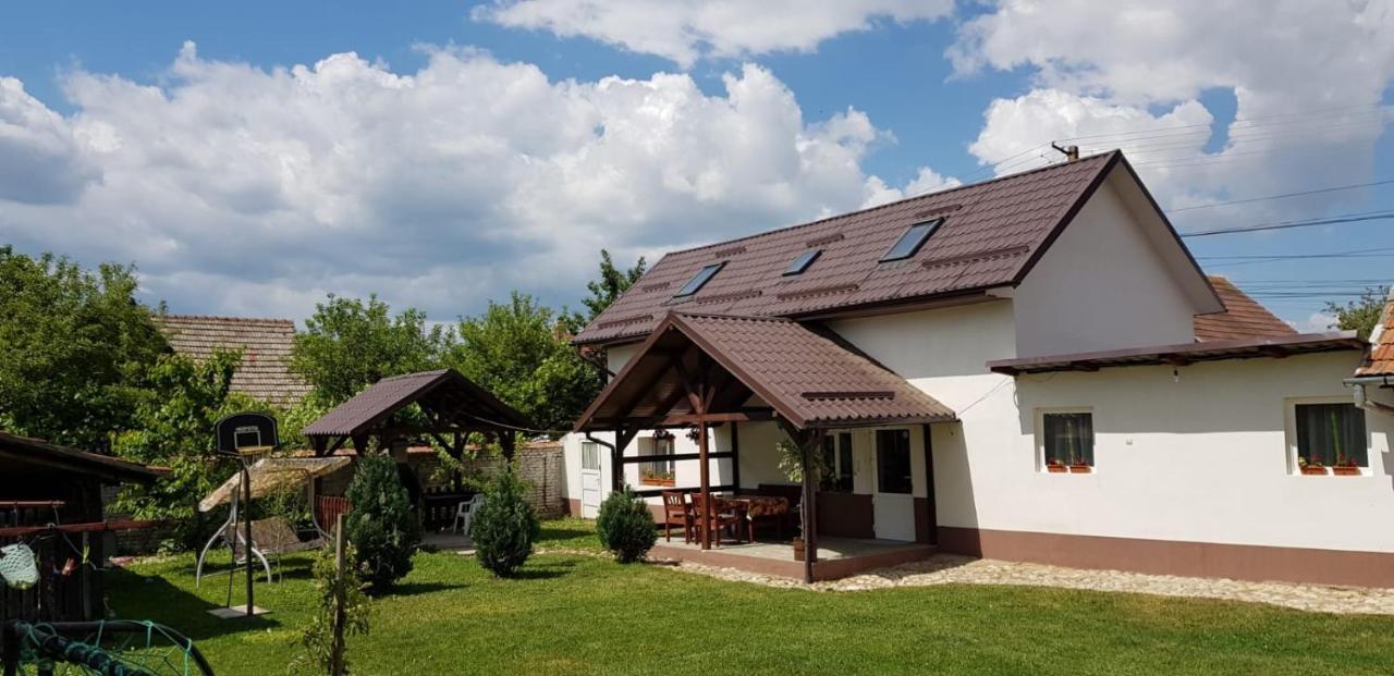 Casa De Oaspeti Laura Rîşnov Exteriör bild