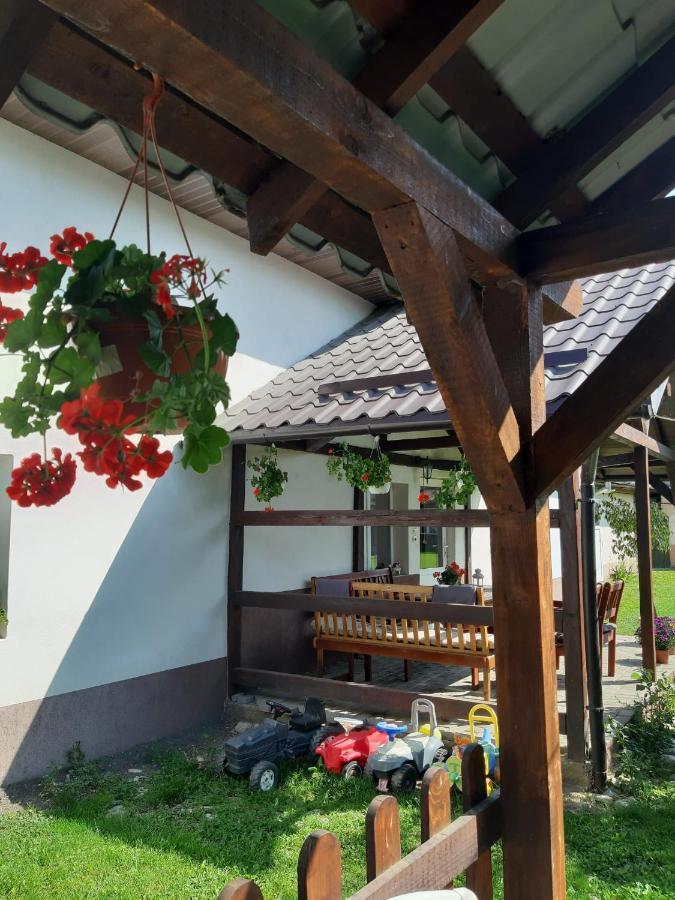 Casa De Oaspeti Laura Rîşnov Exteriör bild