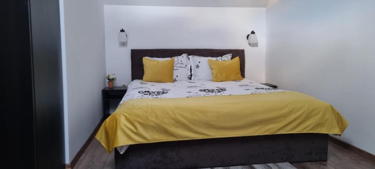 Casa De Oaspeti Laura Rîşnov Exteriör bild