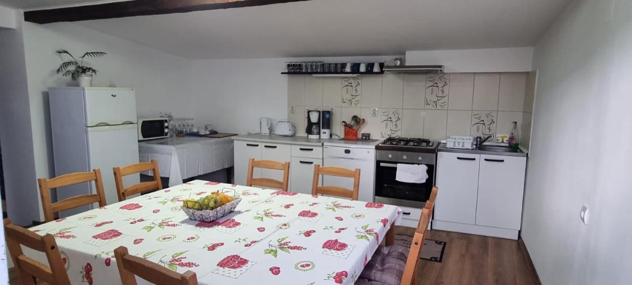 Casa De Oaspeti Laura Rîşnov Exteriör bild