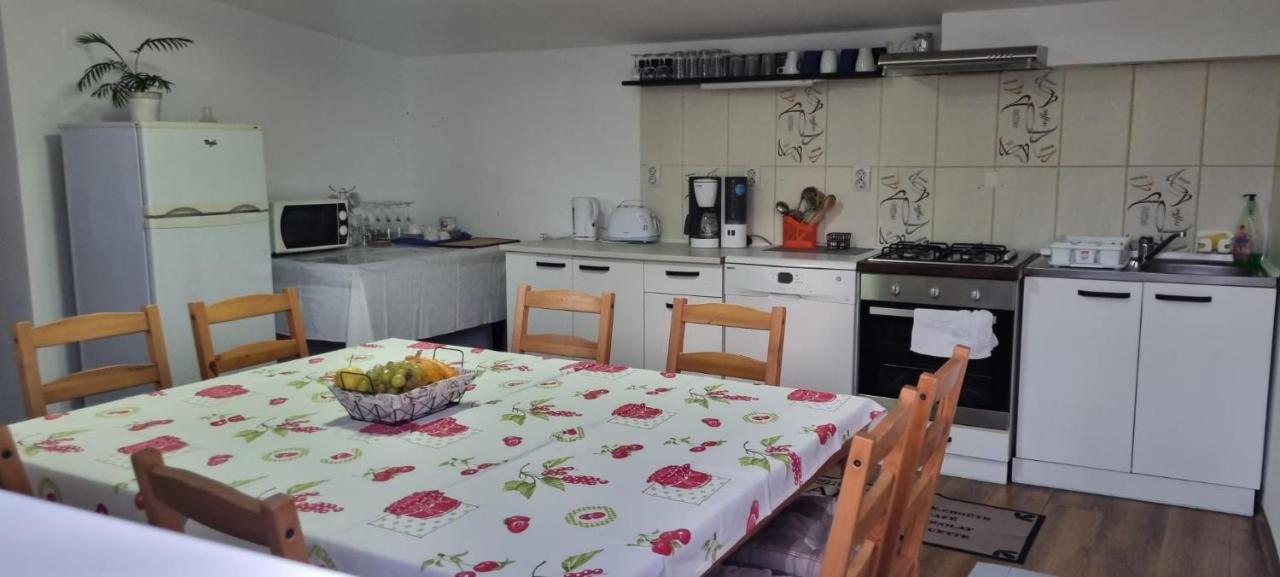 Casa De Oaspeti Laura Rîşnov Exteriör bild