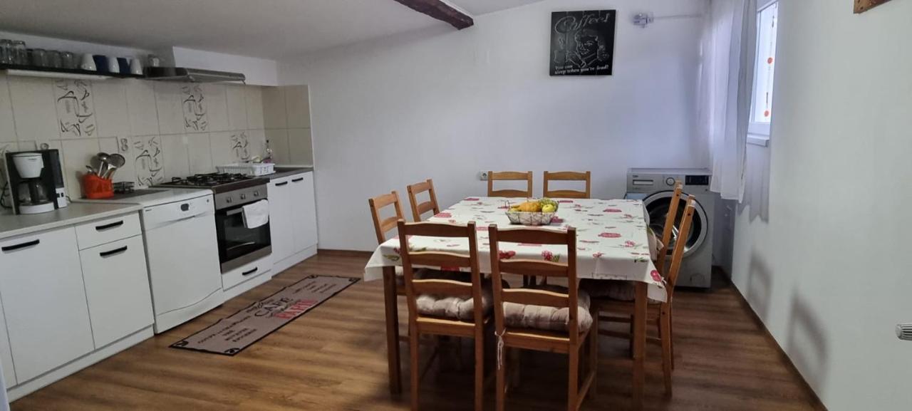 Casa De Oaspeti Laura Rîşnov Exteriör bild