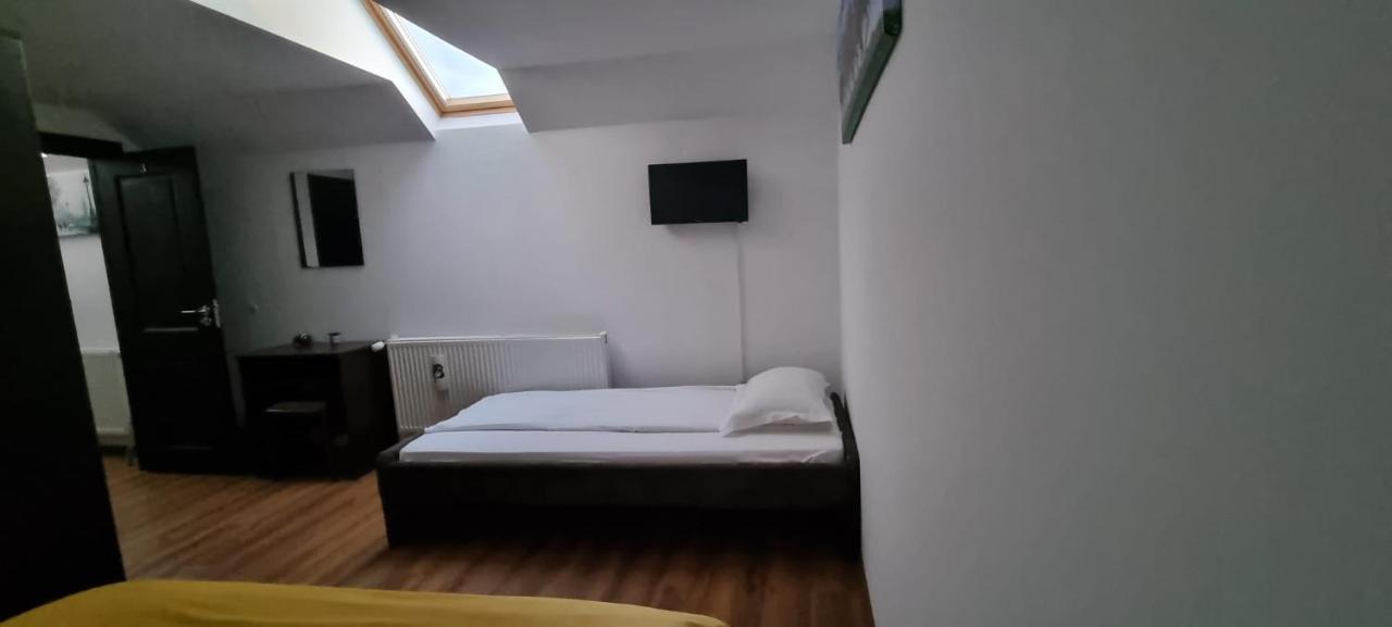 Casa De Oaspeti Laura Rîşnov Exteriör bild